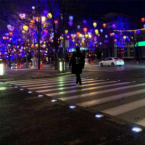 Smart Pedestrian Crossing Solar Road Stud Light In China