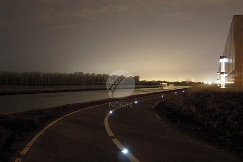solar powered road reflectors